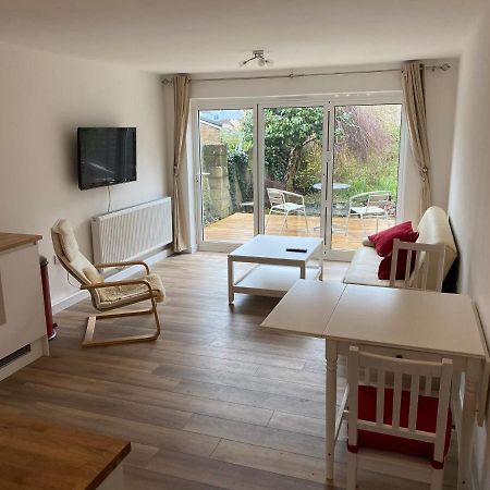 Adorable One-Bedroom Flat With Patio Garden. Southwick  Екстериор снимка